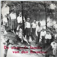 De Zingende Familie Van Den Besselaar - Regenboog + Happening In Denemarken (Vinylsingle)