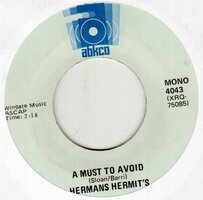 Herman's Hermits - A must to avoid + Leaning on a lamppost (Vinylsingle)